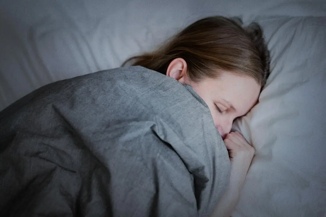 Ditch Sleeping Pills: Conquer Insomnia Naturally With Simple Acupressure and Meditation