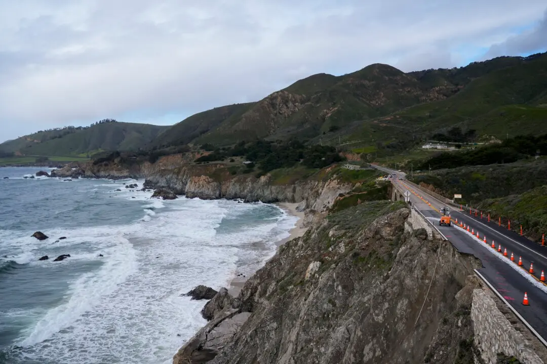 Calgary Father Dead, Girl Missing After California Ocean Wave Sweeps Them Off Feet
