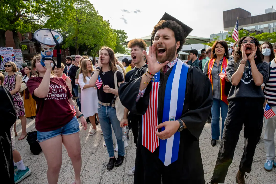 Fewer International Students Enrolling at US Colleges and Universities