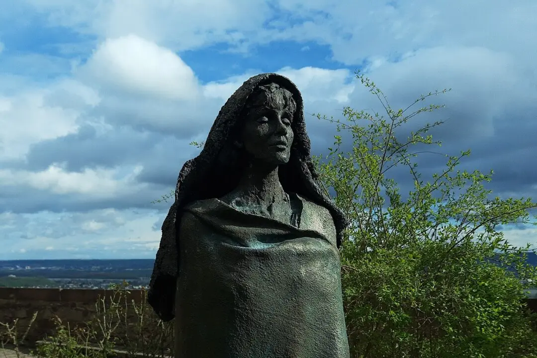 Hildegard of Bingen: The Music of the Living Light