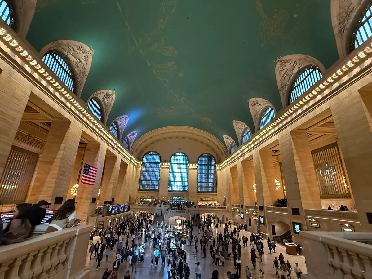 New York City’s Treasure: Feeling the Heartbeat of Grand Central Terminal thumbnail