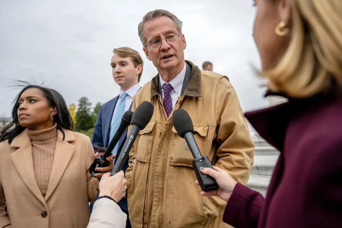 Members of Congress Skeptical That Stock Trading Ban Will Pass thumbnail