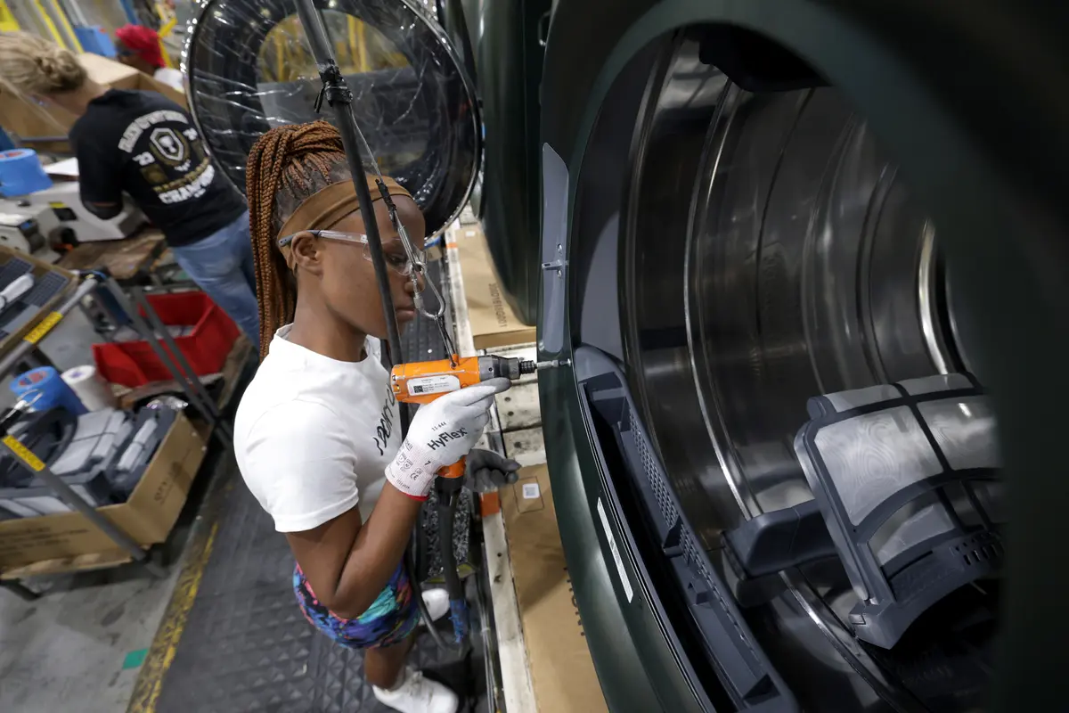 Economists Forecast Stronger US Growth, Lingering Inflation in 2026 thumbnail