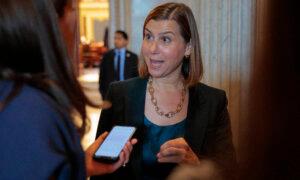 US Democratic Senator Warns Canada to Be Wary of Making Deals With China