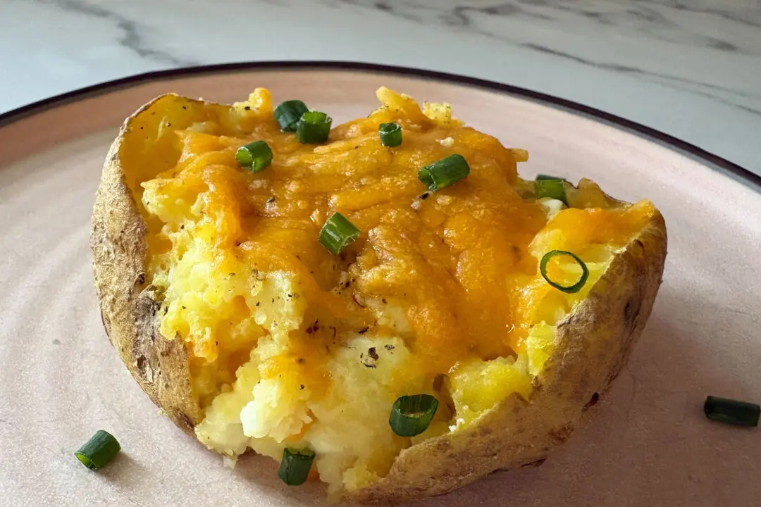 This 1-ingredient Upgrade for Baked Potatoes Makes Them Impossibly Fluffy