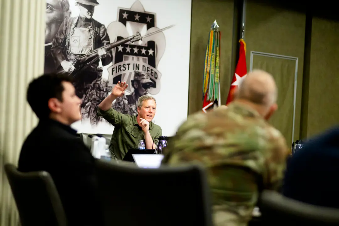 Army Secretary Meets With Russian Delegation in UAE to Advance Ukraine Peace Talks