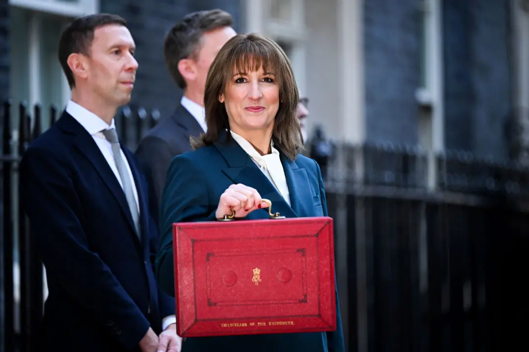 UK Public Finances Show Record Surplus of $40.9 Billion in January