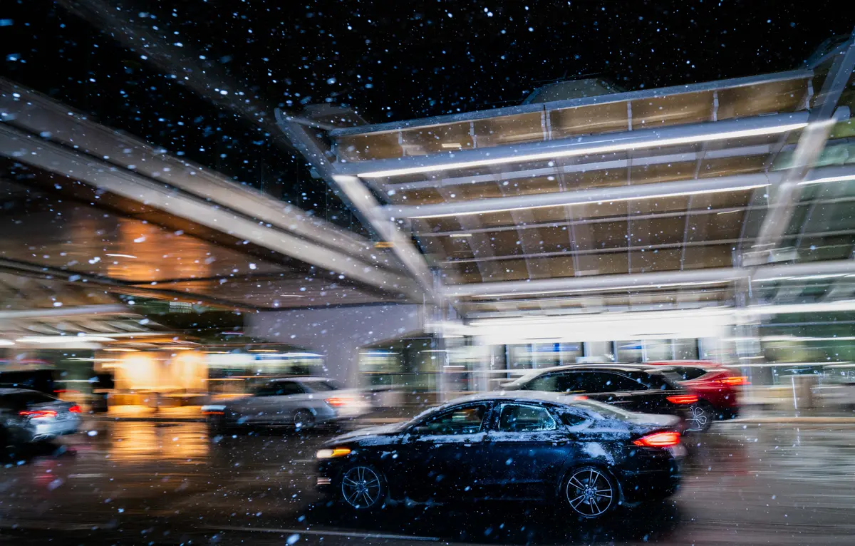 Winter Storm Batters Midwest, Causing Travel Delays and Cancellations thumbnail