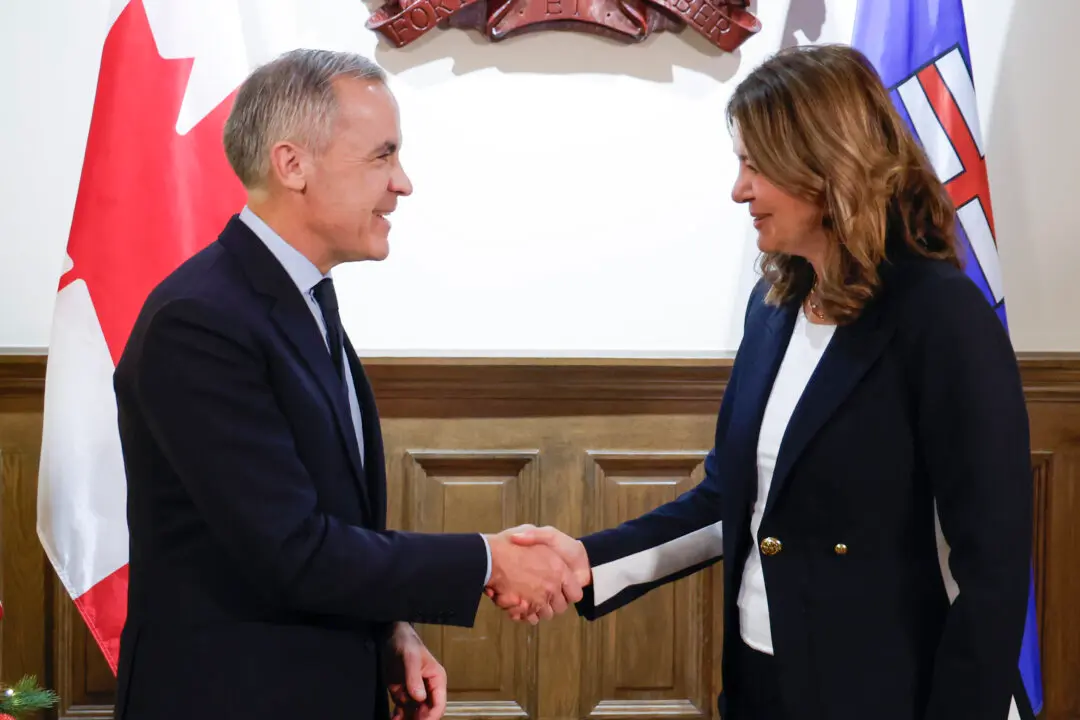 Carney, Smith Sign Pipeline Deal, Agree to Sweeping Energy Policy Changes