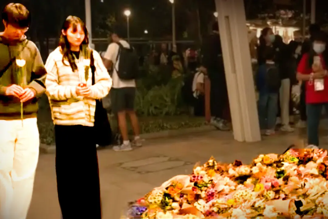 REPLAY: Floral Tributes Pour in After Deadly Hong Kong Blaze