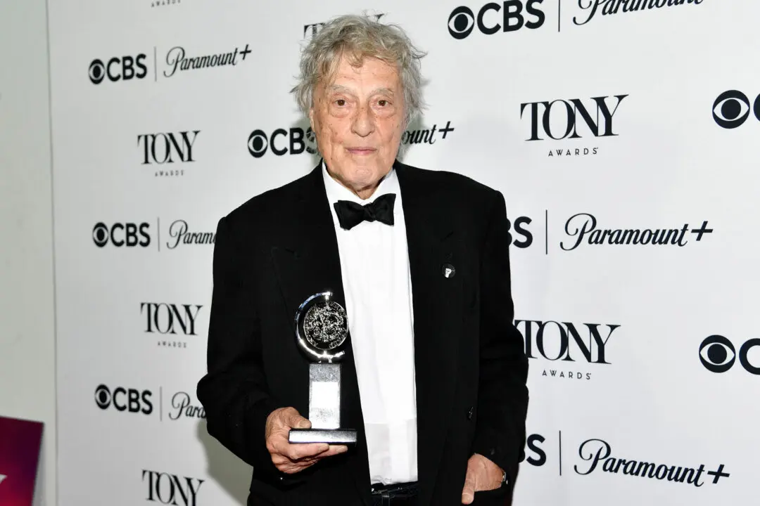 Tom Stoppard, Sparkling Playwright Who Won an Oscar for ‘Shakespeare in Love,’ Dies at 88