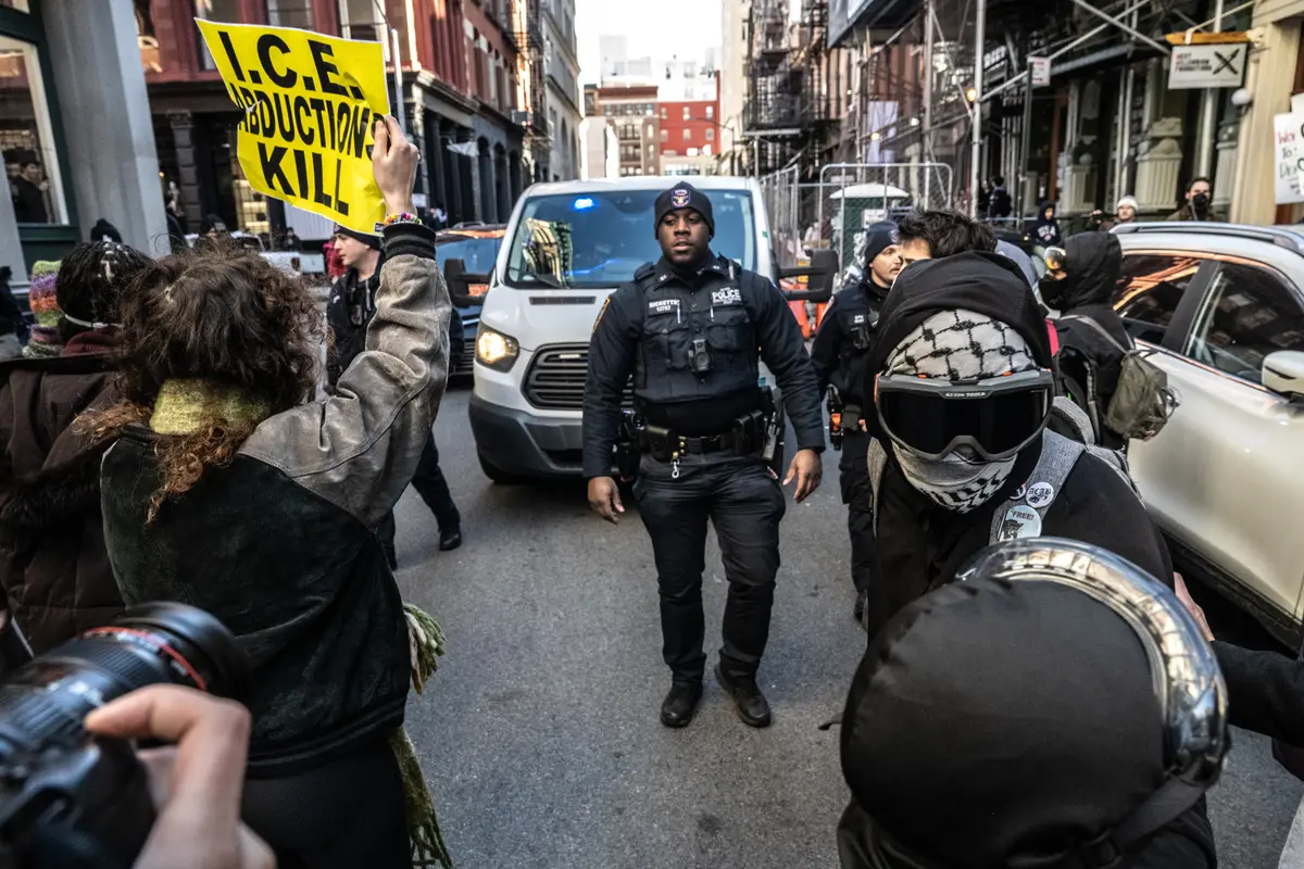 Protesters Arrested for Blocking ICE Officers in New York thumbnail