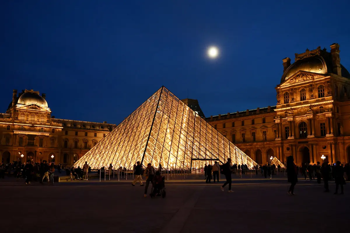 4 More Arrests in Connection With Louvre Crown Jewel Heist thumbnail