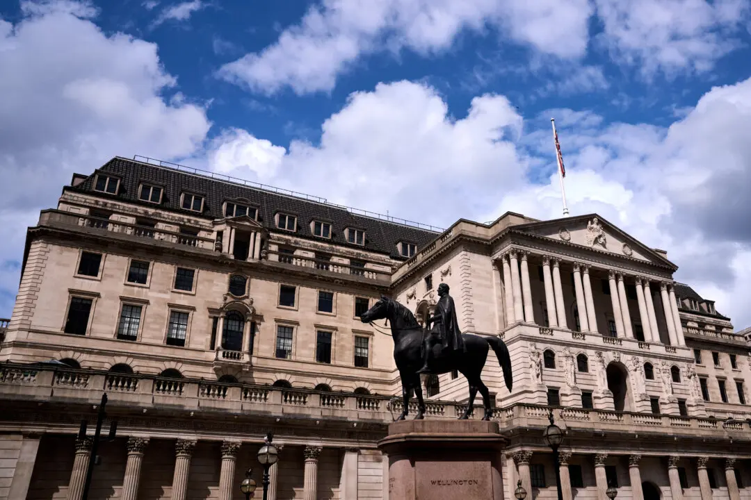 Bank of England Says Inflation Has ‘Peaked’ as Interest Rates Kept at 4 Percent