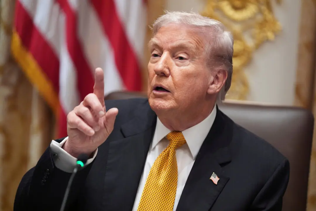 Trump Backs Senate Deal to End Shutdown