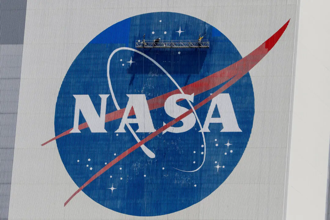 NASA Gears Up for Medical Departure From Space Station, Moon Rocket Rollout