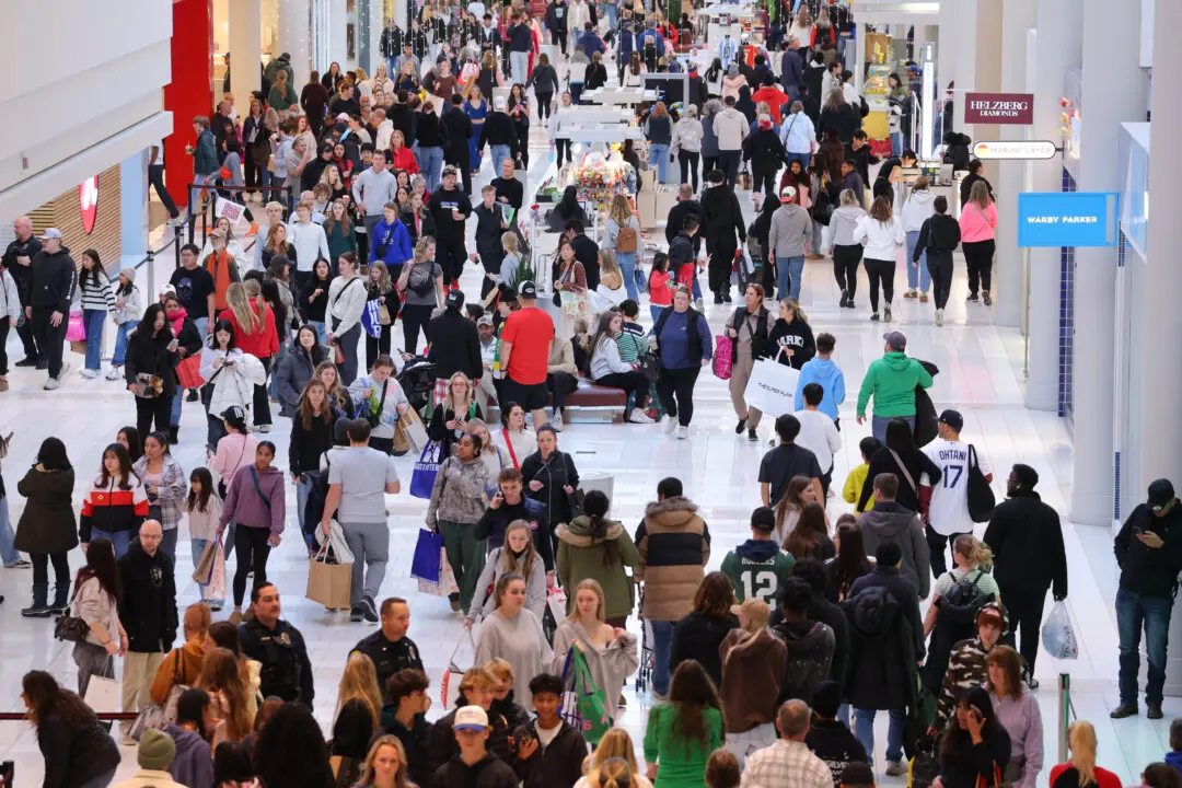 Shoppers Spend Billions on Black Friday to Snag Holiday Deals