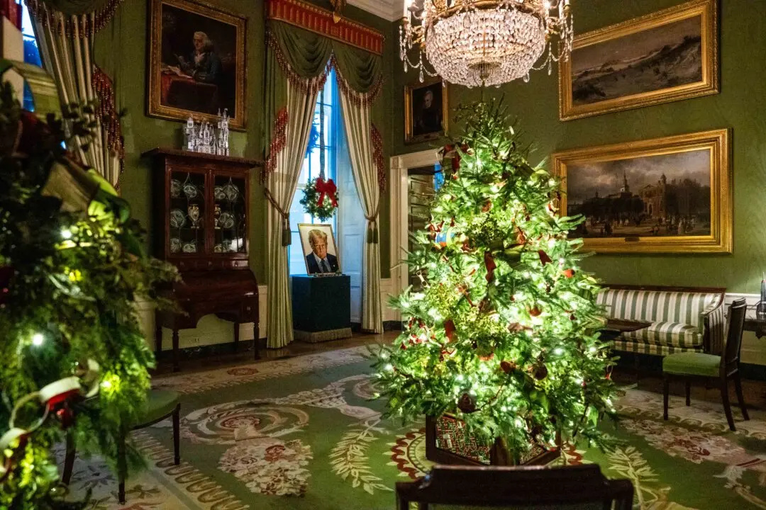 First Lady Unveils White House Christmas Theme: ‘Home Is Where the Heart Is’