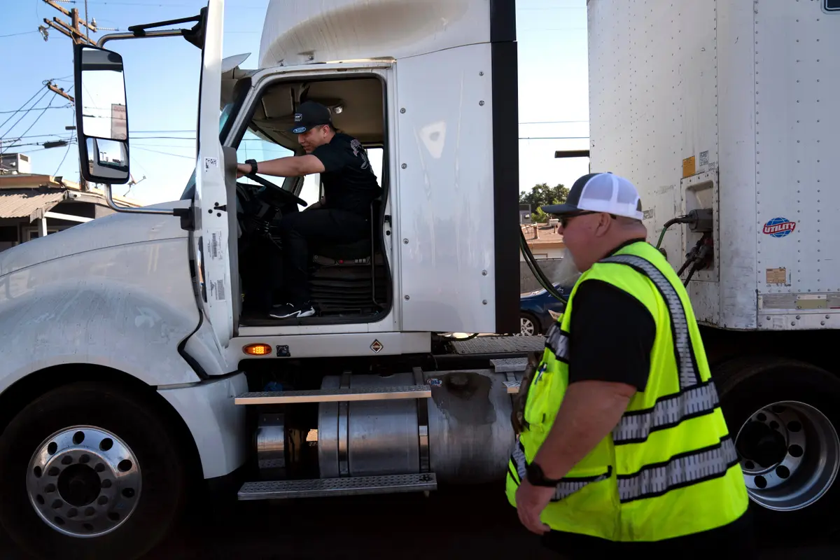 Nearly Half of US Truck Driving Schools Don’t Comply With Federal Rules, Review Finds thumbnail