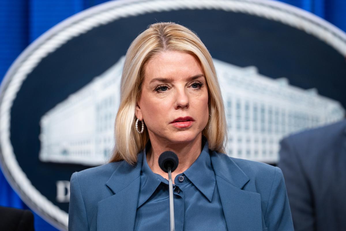 Bondi Vows to Hold Former Officials Accountable for ‘Government Weaponization’ thumbnail