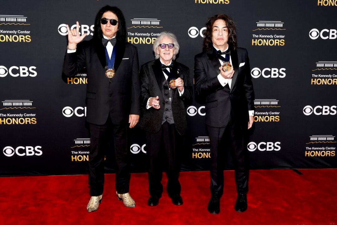 LIVE NOW: Stars Walk the Red Carpet Ahead of 2025 Kennedy Center Honors