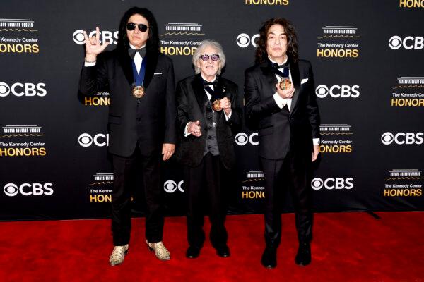 LIVE NOW: Stars Walk the Red Carpet Ahead of 2025 Kennedy Center Honors