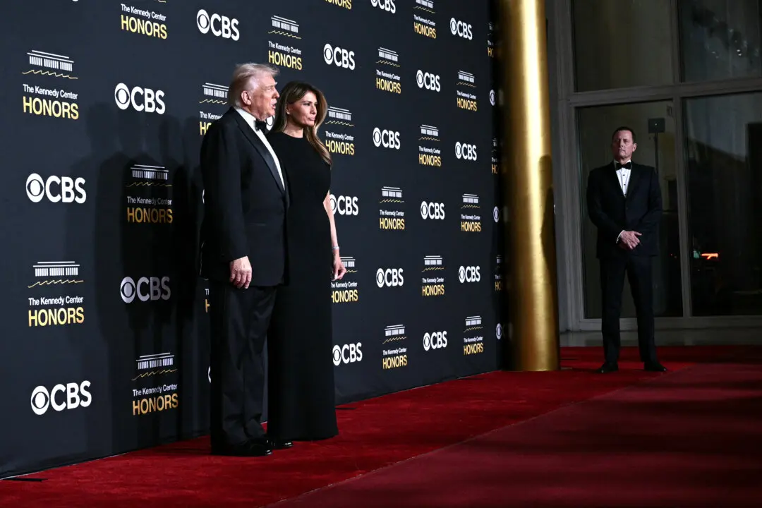 Trump, First Lady, Stars Walk the Red Carpet Ahead of 2025 Kennedy Center Honors