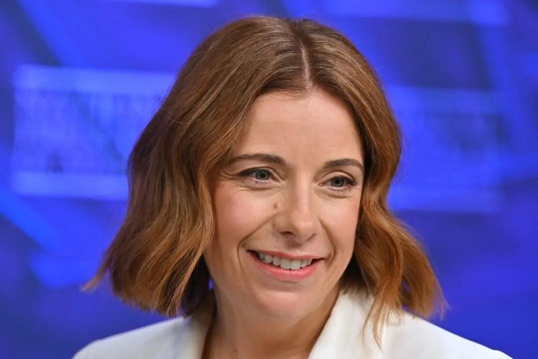 Labor Ministers Rally to Defend Sports Minister Over Travel Expense Row