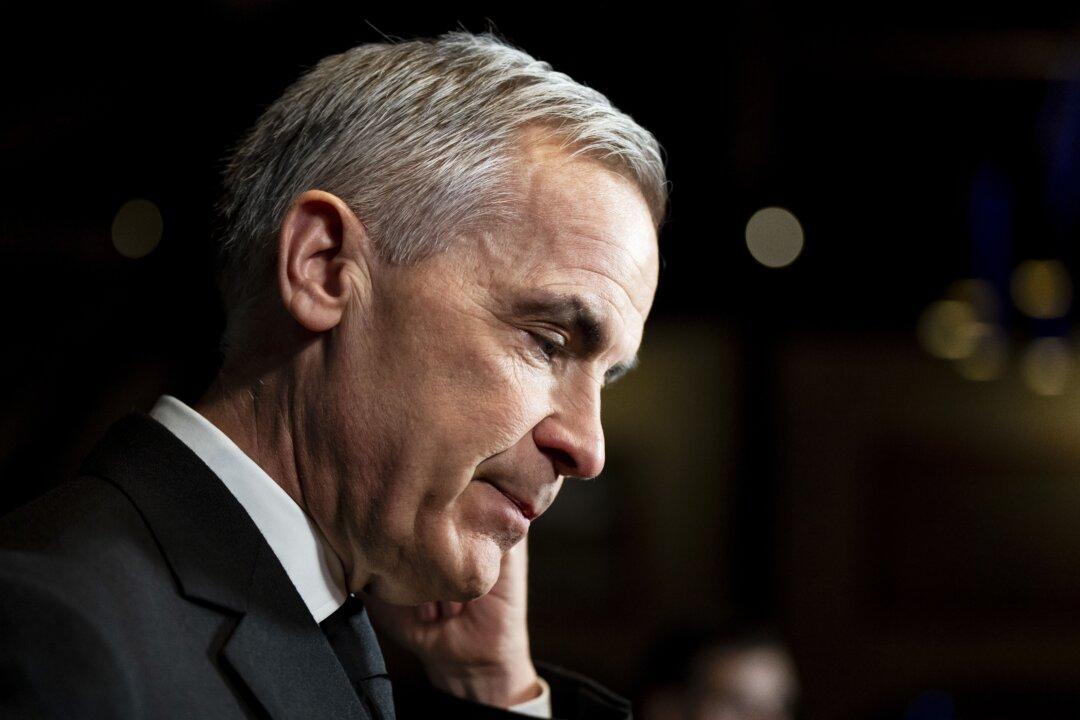 Carney Pushes Back on Suggestion US May Leave Free Trade Pact