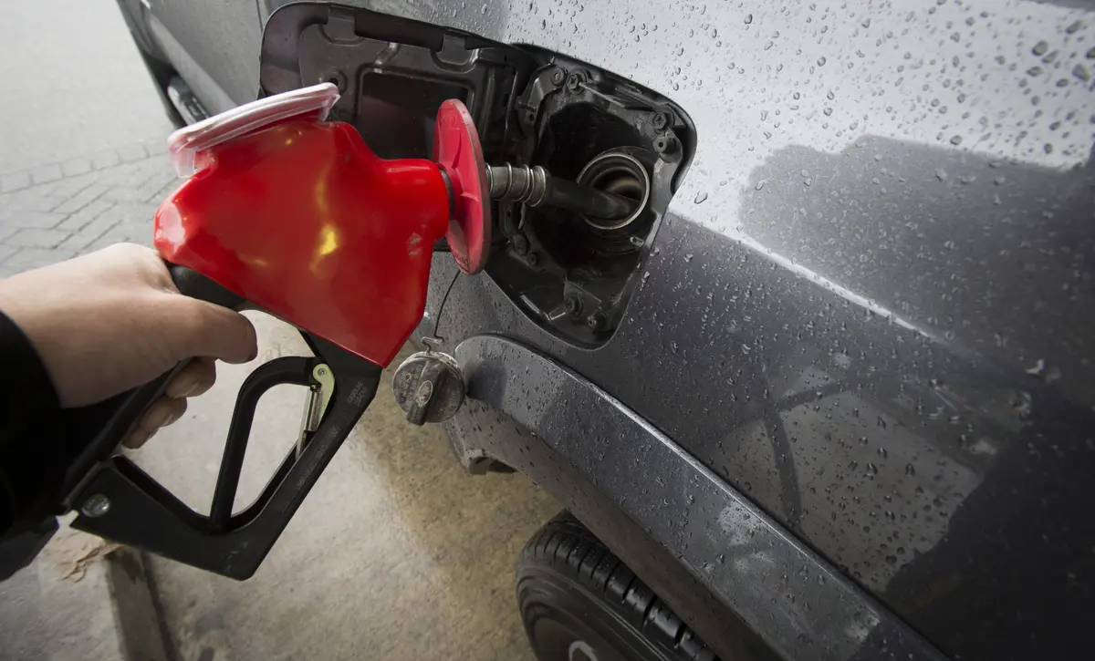 Canadians Remain as Dependent on Oil and Gas as Three Decades Ago Despite Government Policies: Report