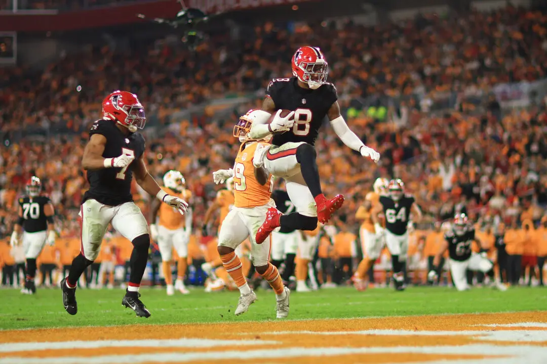 Kyle Pitts Has 3-TD Game to Lead Falcons Over Bucs