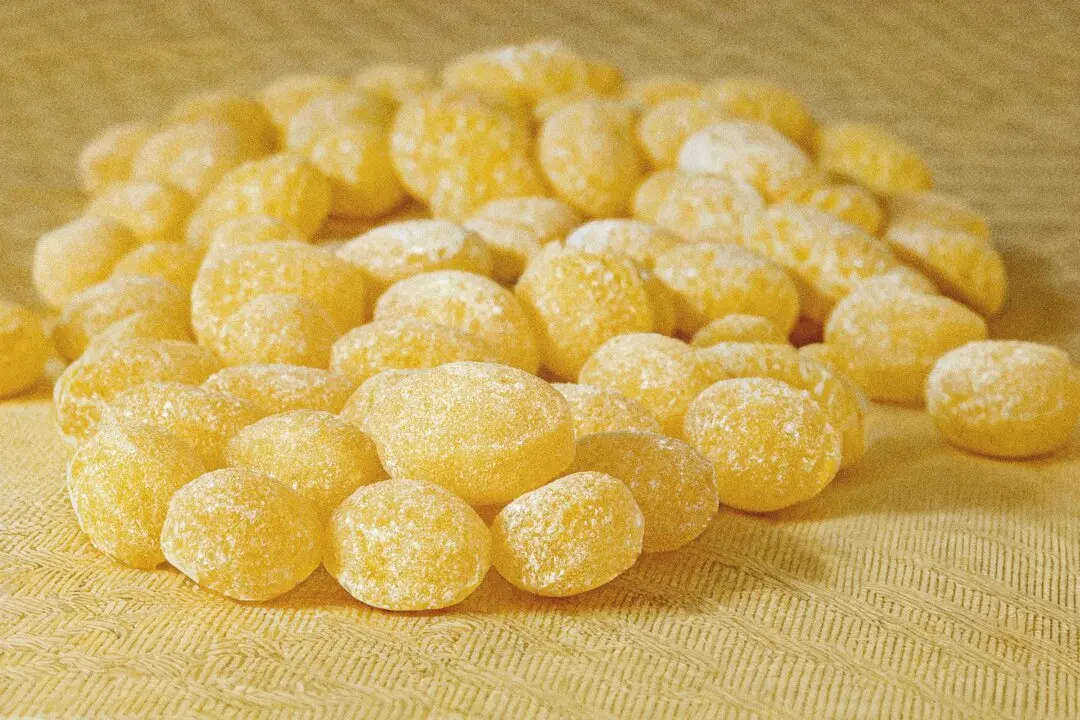 2-Step Homemade Throat-Soothing Thyme-Sage Lozenges