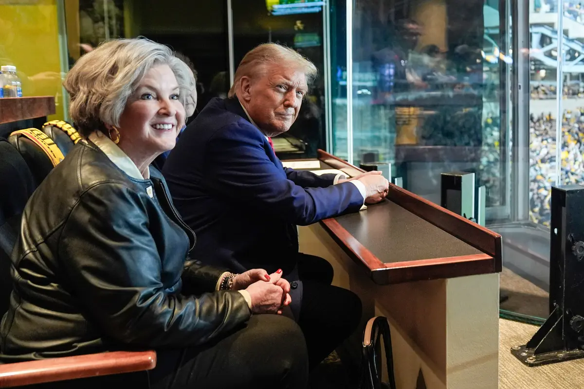 Trump Defends Susie Wiles After Vanity Fair Article thumbnail