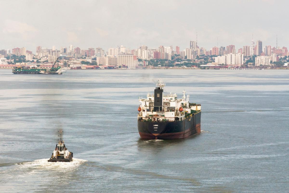 Trump Orders Blockade Off Venezuela Coast to Stop Sanctioned Oil Tankers thumbnail