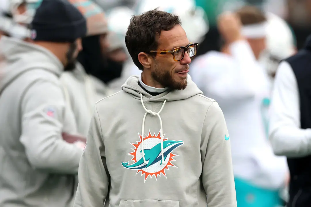 Miami Dolphins Coach McDaniel Doesn’t Rule out QB Change After Loss to Steelers