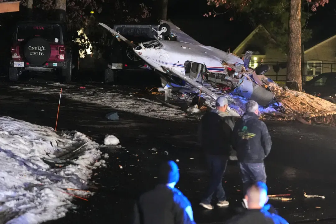 Small Plane Crashes Into New Hampshire Condominiums