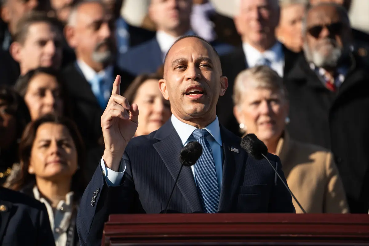 Democrats Demand Vote on ACA Credits Before House Recesses for Holidays thumbnail