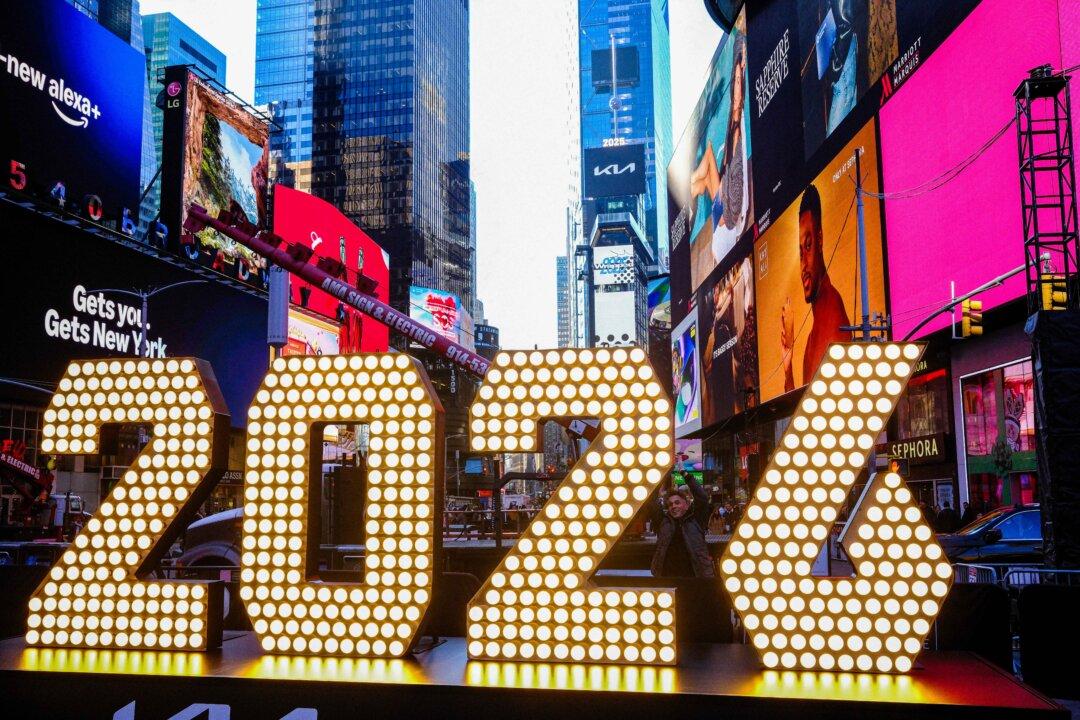 LIVE NOW: New York Prepares for New Year’s Celebration at Times Square