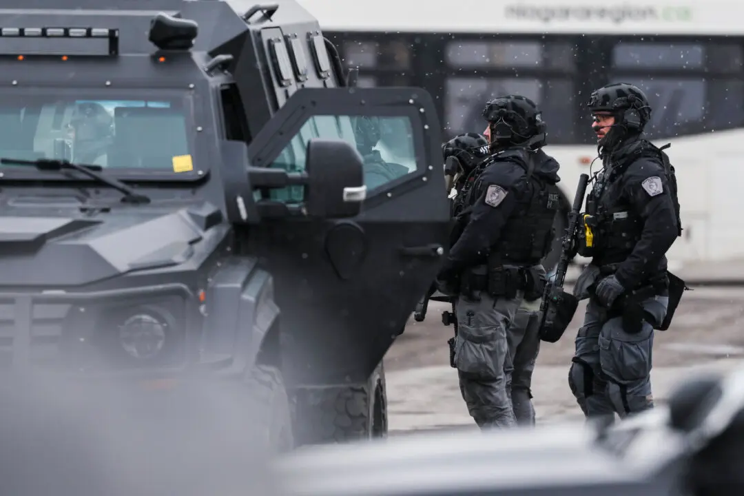 Police Officer Shot in Welland, Ont., in Standoff With Suspect