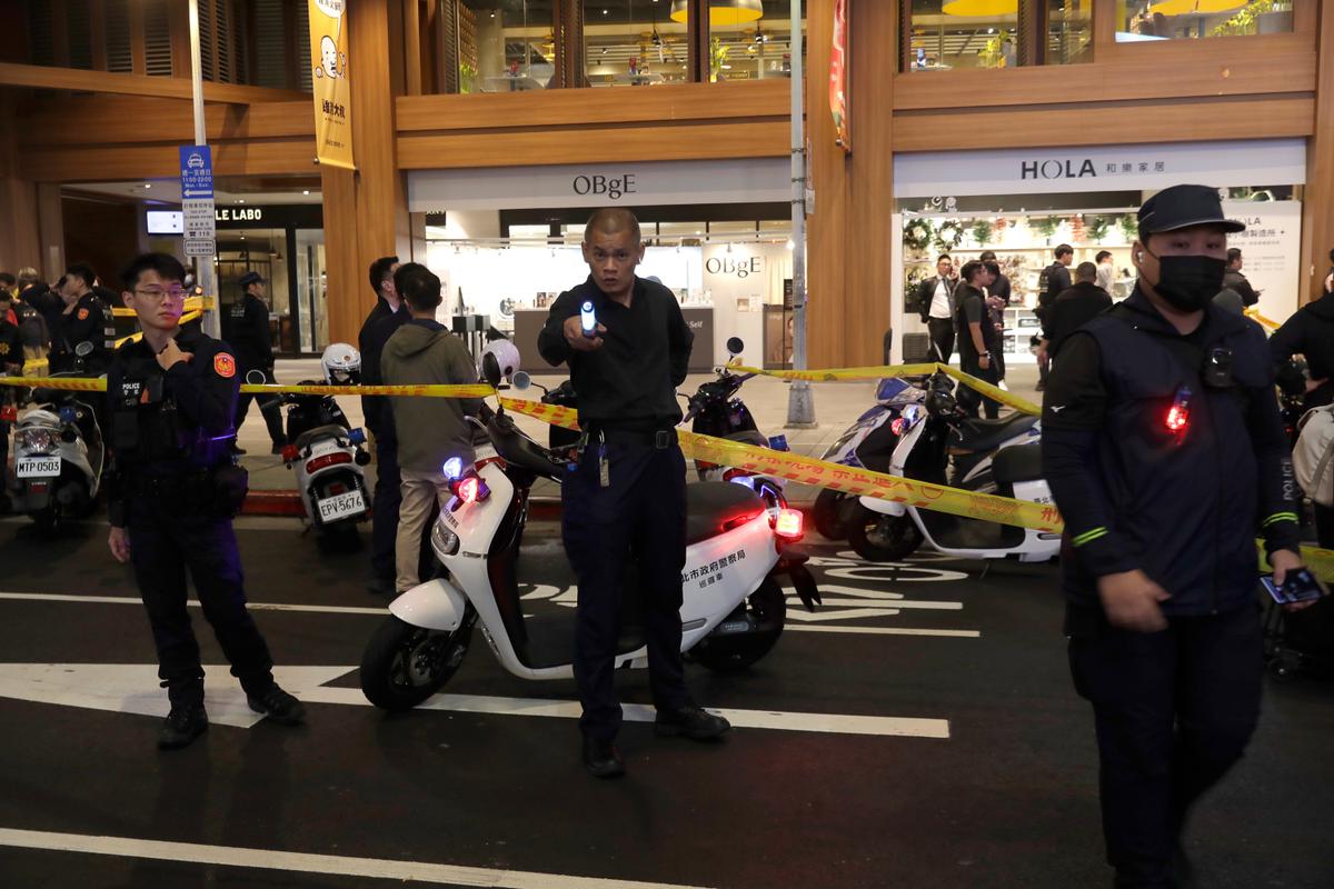 3 Killed in Taiwan Knife Attack, Suspect Falls to Death From Department Store thumbnail