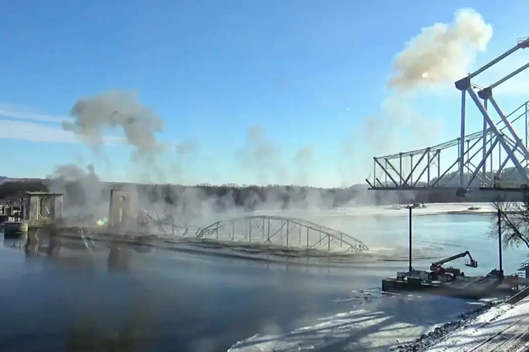Implosion Takes Down a Nearly Century-Old Mississippi River Bridge
