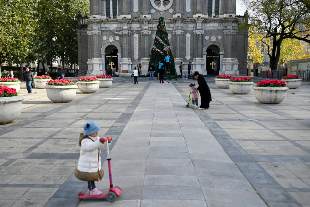 How the CCP Persecutes Christians Who Celebrate Christmas in China