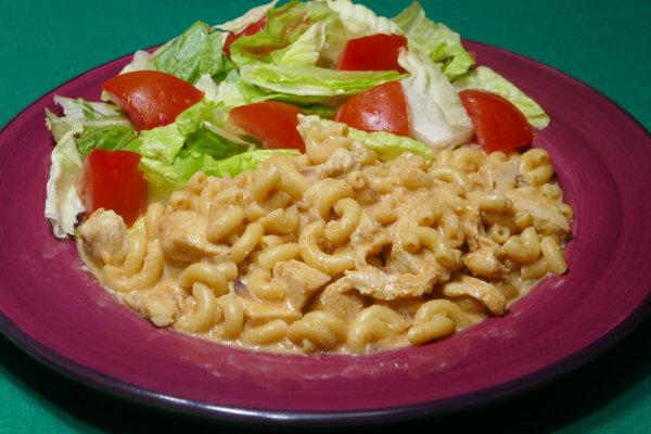 Chicken Mac and Cheese With Lettuce and Tomato Salad