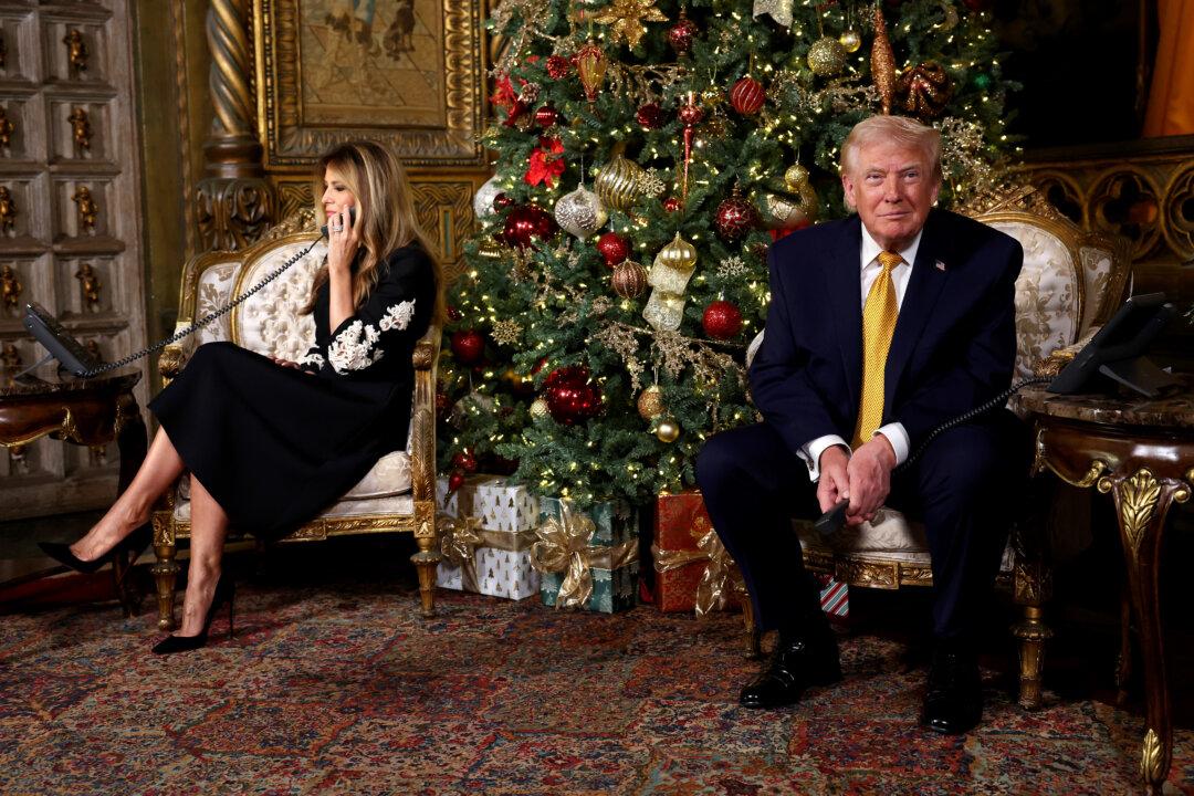 Trump Tells Children Santa on His Way, Thanks Service Members