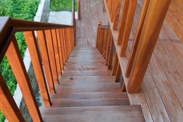 Replace Dangerous Rotting Deck Stairs