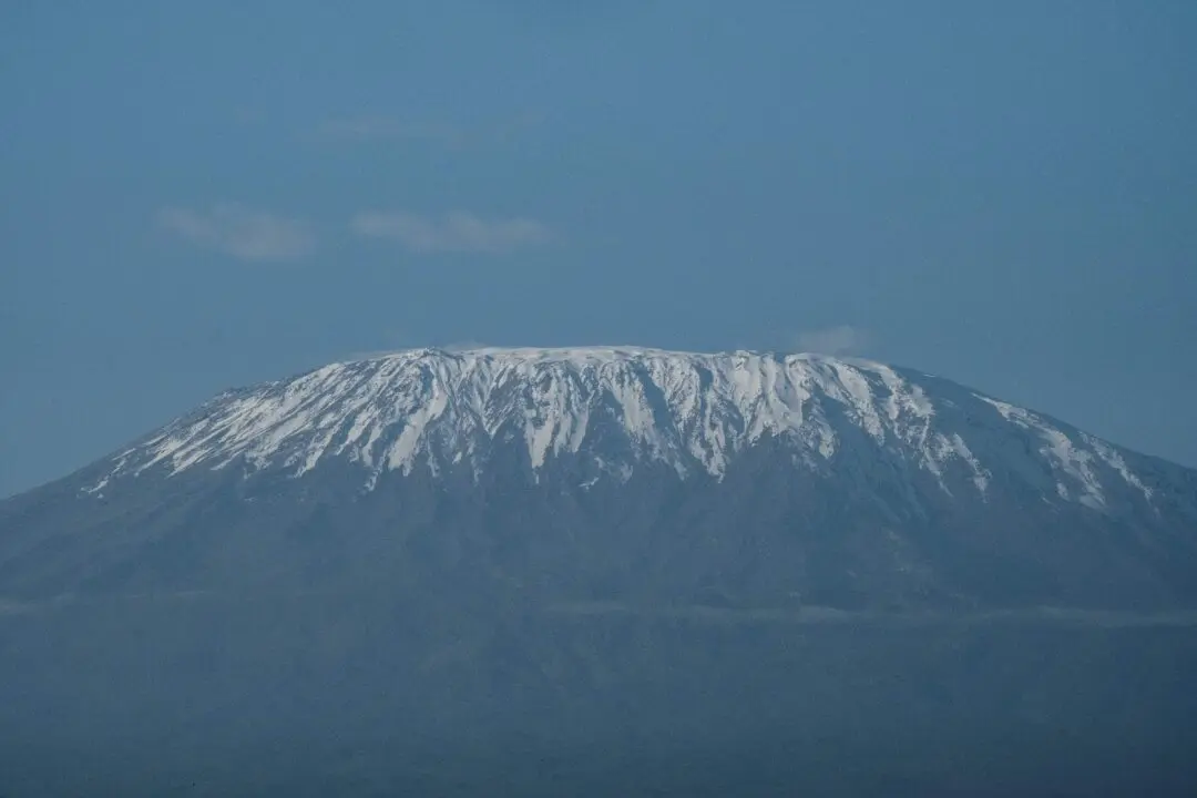 Helicopter on Rescue Mission Crashes on Mount Kilimanjaro, Killing 5