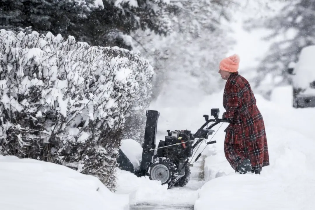Christmas Cold for the West, Freezing Rain in Ontario, and Winter Storms in the East