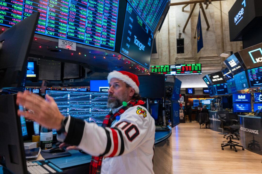 Wall Street Review: Stocks Hit New Record Highs on Santa Claus Rally