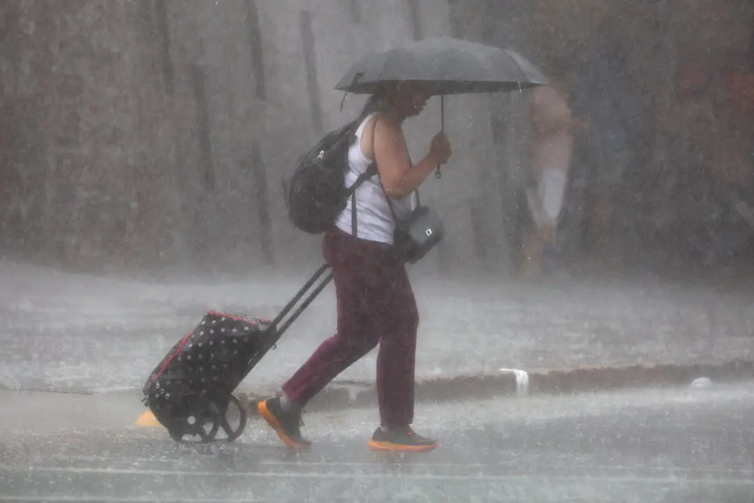 Australia Urged to Remain Vigilant as Fire and Flood Threats Strike at Once