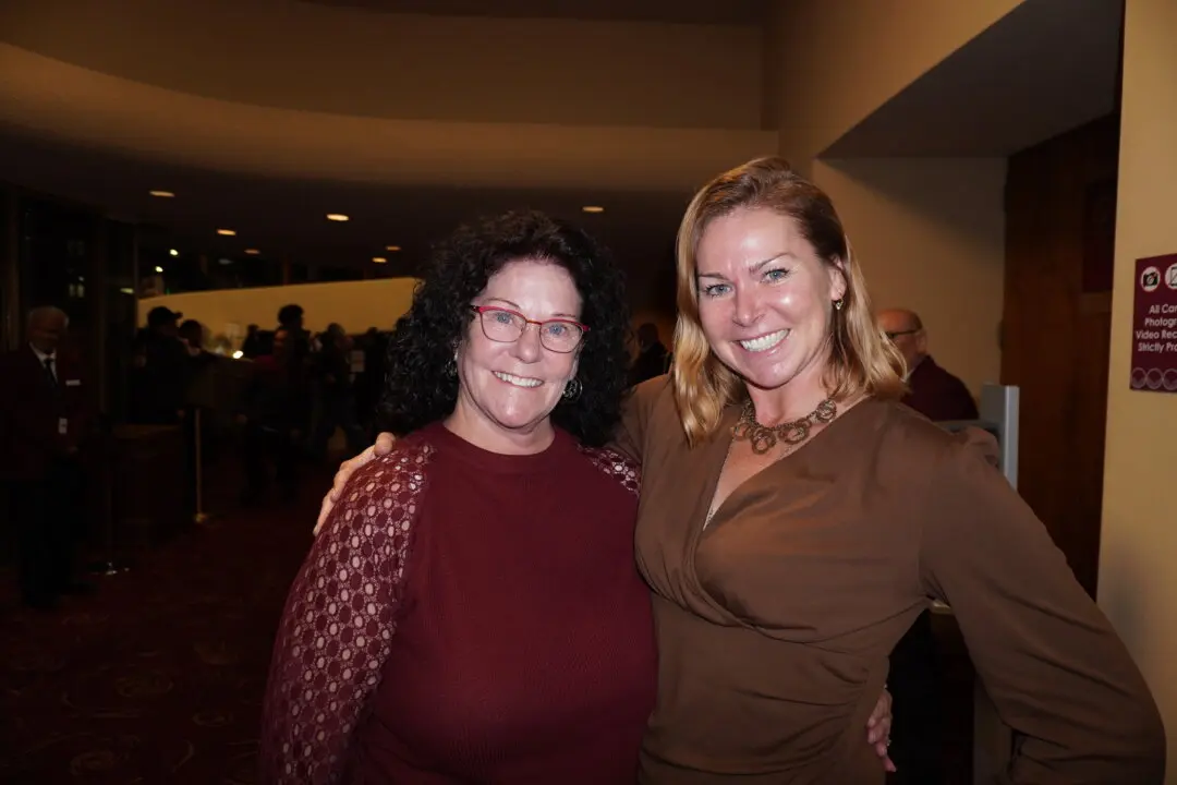 Shen Yun Is ‘Beautiful and Eloquent,’ Says Retired Company VP